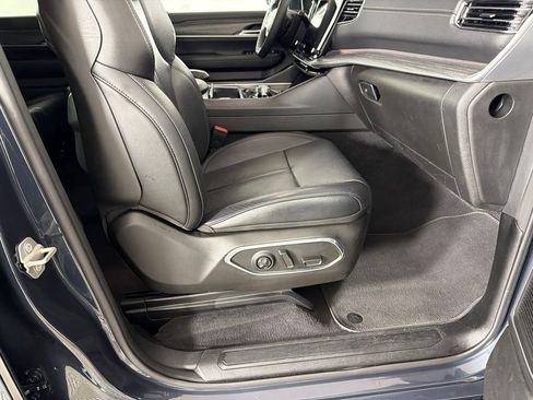 Used 2024 Jeep Wagoneer L Series II w/ Flexible Seating Group AWD/4WD image 14