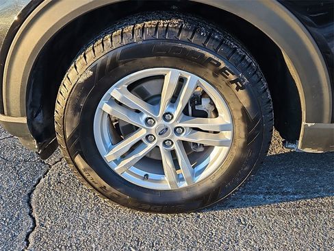 Used 2020 Ford Explorer XLT w/ Equipment Group 202A image 7