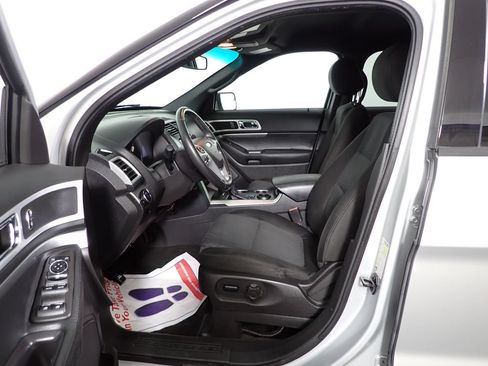 Used 2013 Ford Explorer XLT FWD image 20
