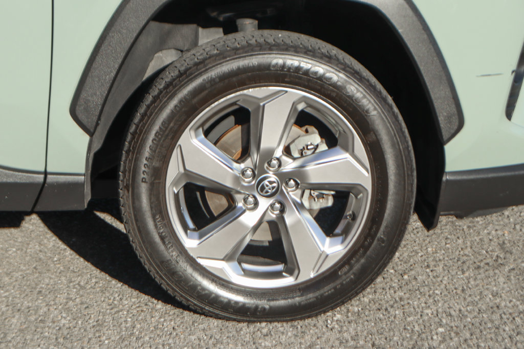 Used 2021 Toyota RAV4 XLE Premium AWD/4WD image 41