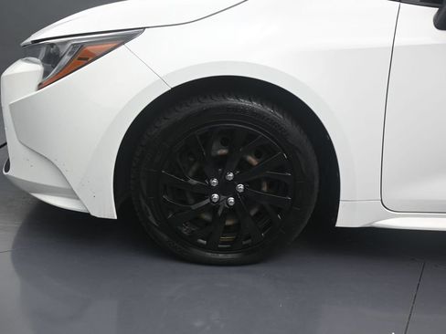 Used 2021 Toyota Corolla LE FWD image 9