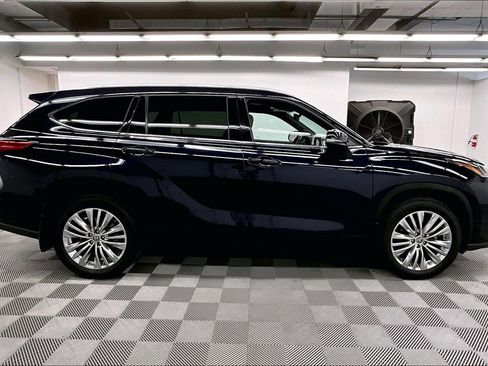 Used 2022 Toyota Highlander Platinum AWD/4WD image 15