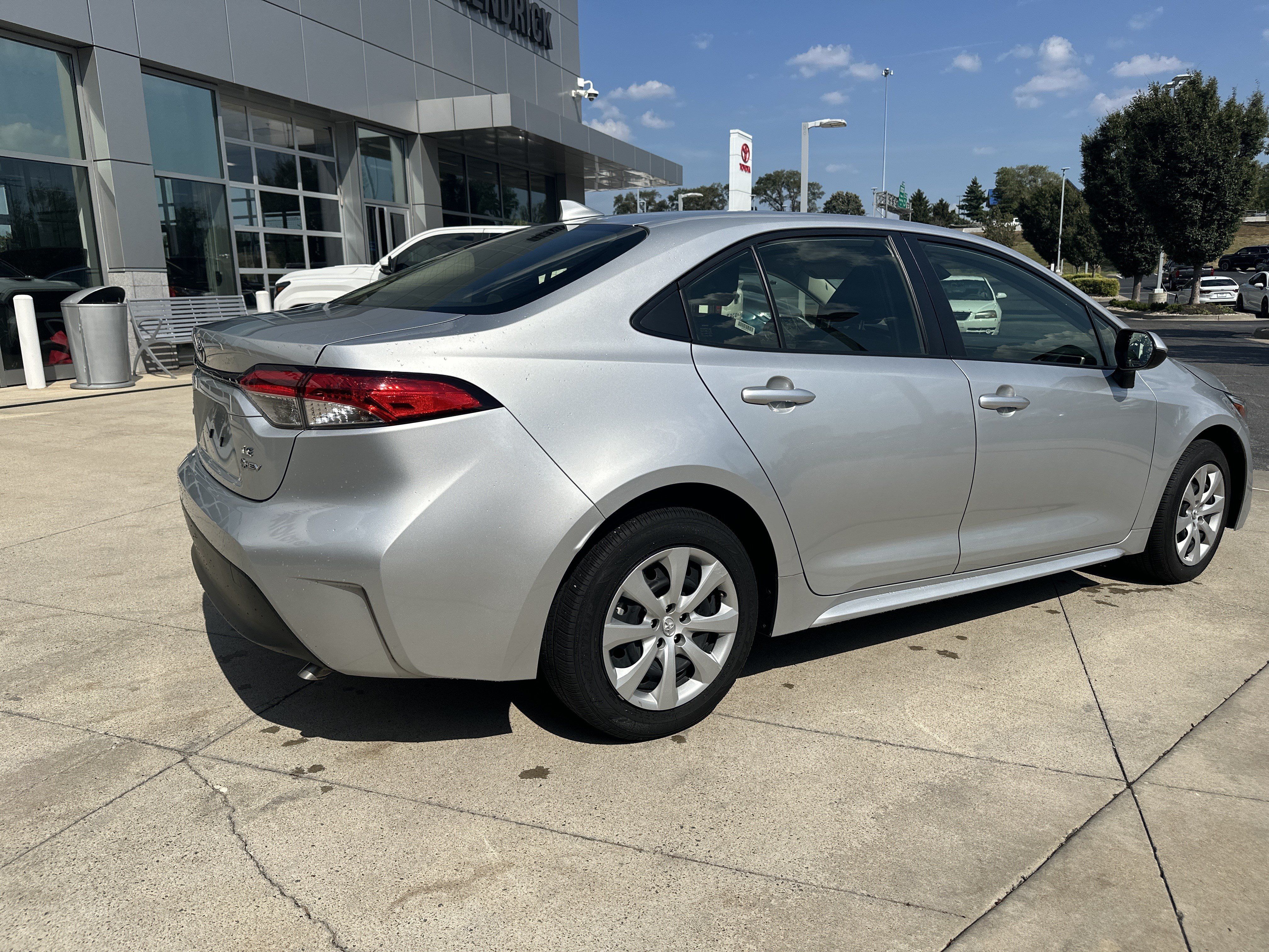 Used 2025 Toyota Corolla LE FWD image 6