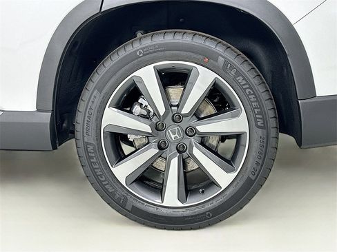 New 2025 Honda Pilot Touring image 11