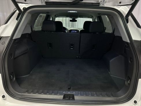 Used 2023 GMC Terrain SLE w/ Driver Convenience Package FWD image 23