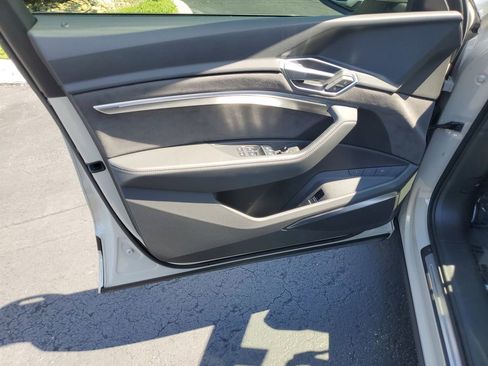 Used 2021 Audi e-tron Prestige image 23