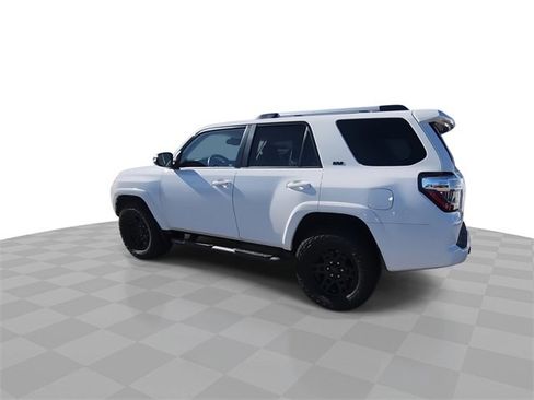 Used 2022 Toyota 4Runner SR5 Premium image 6