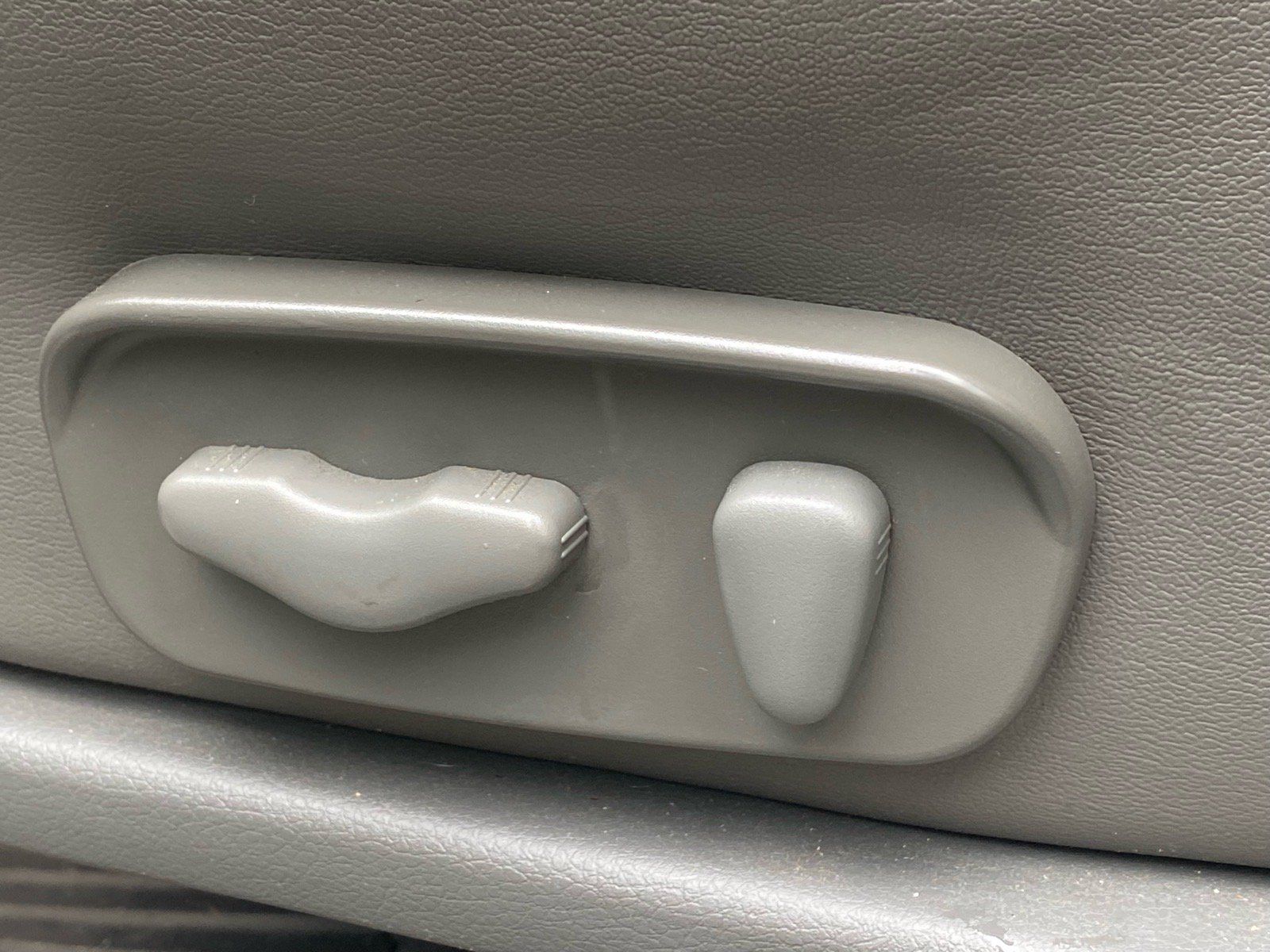 Used 2019 Nissan Frontier SL RWD image 12