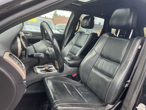 Used 2017 Jeep Grand Cherokee Limited AWD/4WD image 12