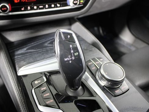 Used 2023 BMW 530e w/ M Sport Package image 23