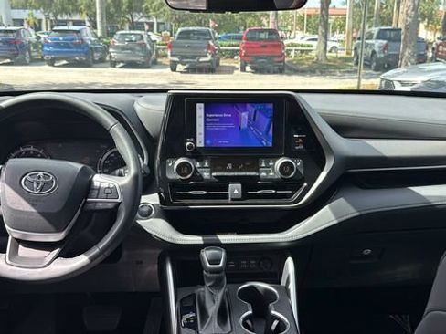 Used 2023 Toyota Highlander XLE FWD image 13