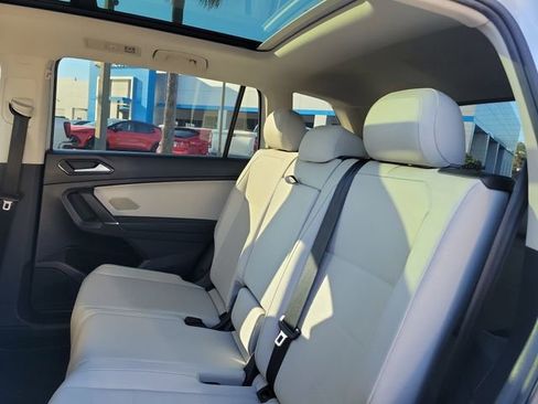 Used 2018 Volkswagen Tiguan SEL image 14