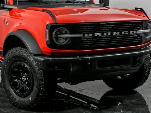 Used 2021 Ford Bronco Wildtrak image 2