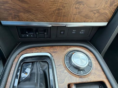 Used 2022 Nissan Armada SL w/ Captain's Chairs Package image 21