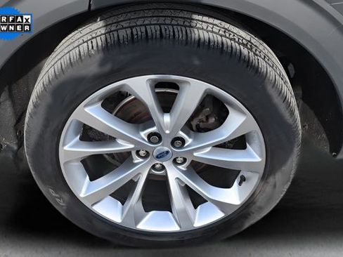 Used 2023 Ford Explorer Platinum w/ Premium Technology Package image 28