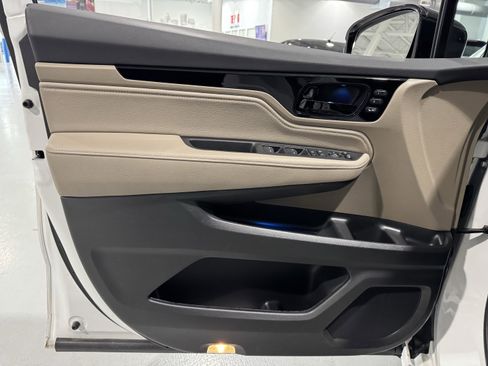 Used 2024 Honda Odyssey Elite image 23