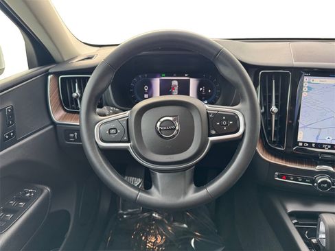 Certified 2022 Volvo XC60 B5 Momentum w/ Climate Package image 13