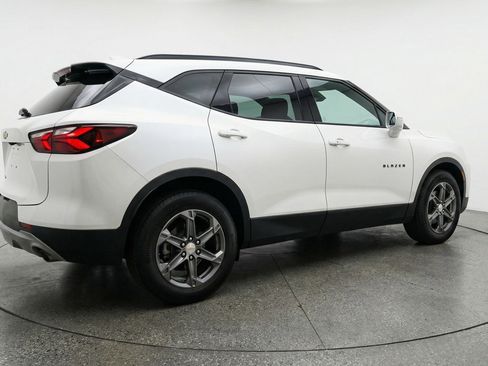 Used 2025 Chevrolet Blazer LT FWD image 9