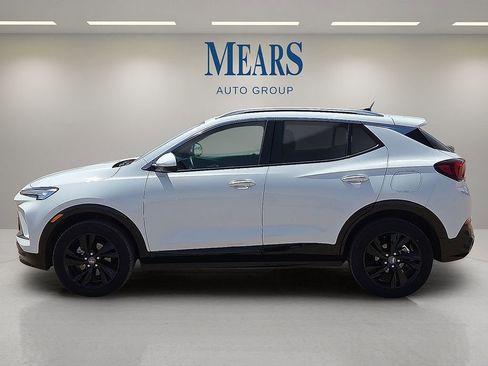 Used 2024 Buick Encore GX Sport Touring AWD/4WD image 2