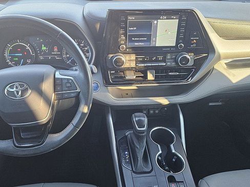 Used 2020 Toyota Highlander XLE image 9