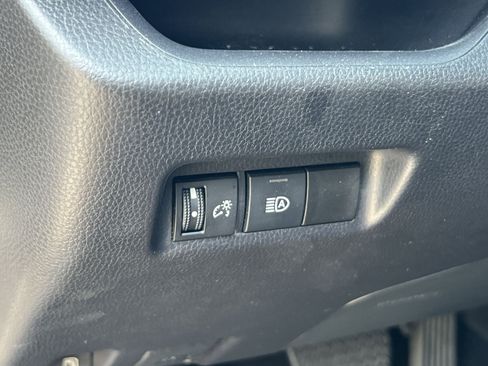 Used 2025 Toyota RAV4 SE AWD/4WD image 30