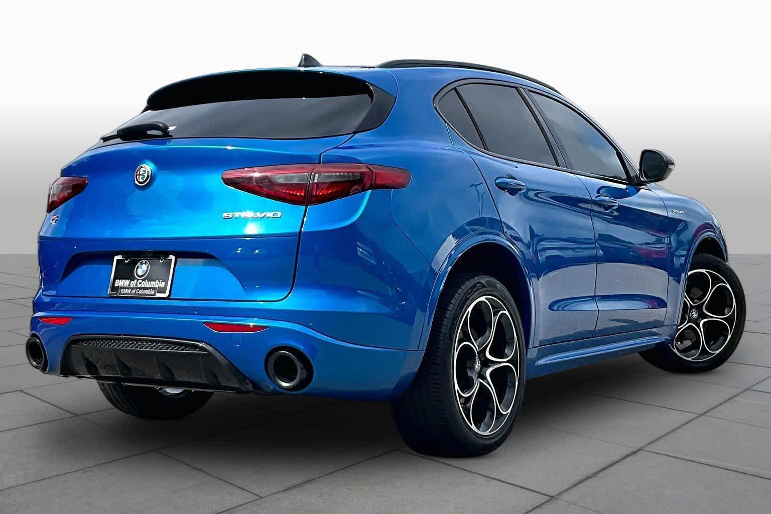 Used 2023 Alfa Romeo Stelvio Veloce AWD/4WD image 24