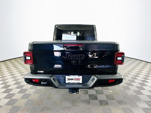 Certified 2021 Jeep Gladiator Overland AWD/4WD image 10