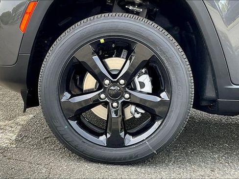 New 2025 Jeep Grand Cherokee Altitude image 16