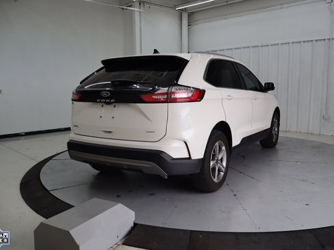 Used 2024 Ford Edge SEL w/ Convenience Package image 4