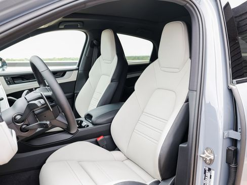 New 2025 Porsche Cayenne E-Hybrid Coupe image 5