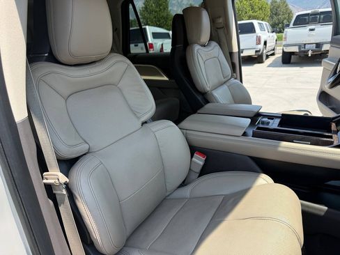 Used 2022 Lincoln Navigator Reserve AWD/4WD image 27