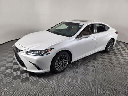 New 2025 Lexus ES 300h w/ Luxury Package