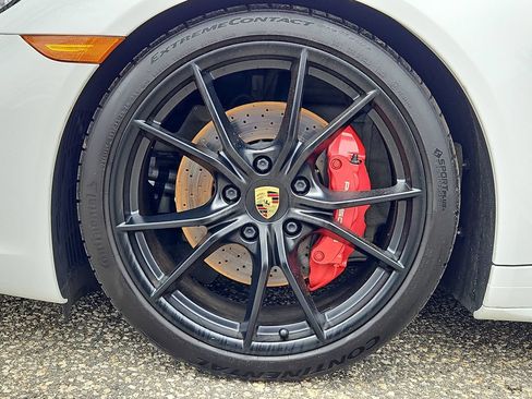 Used 2018 Porsche 911 Carrera 4S AWD/4WD image 11