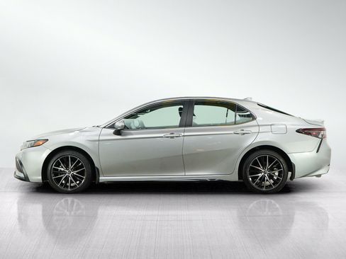 Used 2024 Toyota Camry SE FWD image 2