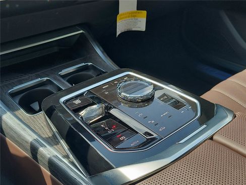 Used 2025 BMW 760i xDrive w/ Executive Package image 10