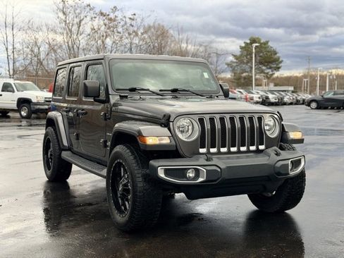 Used 2018 Jeep Wrangler Unlimited Sahara image 3