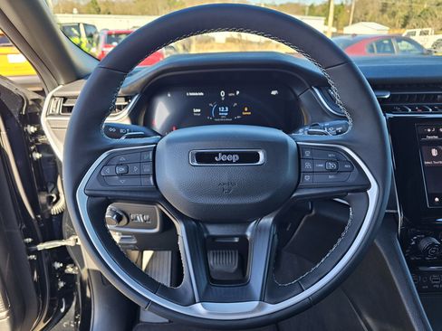 New 2025 Jeep Grand Cherokee Altitude image 20