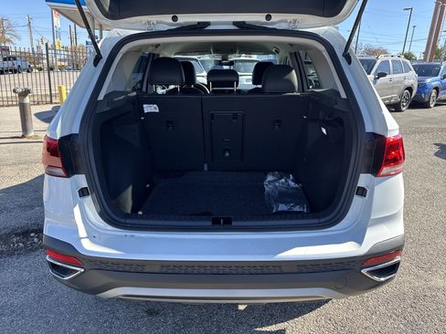 Used 2024 Volkswagen Taos SE image 28
