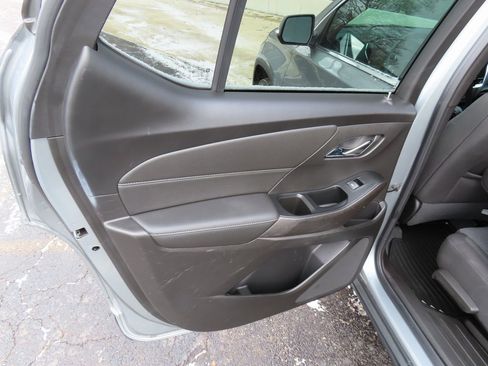 Used 2023 Chevrolet Traverse LT image 30