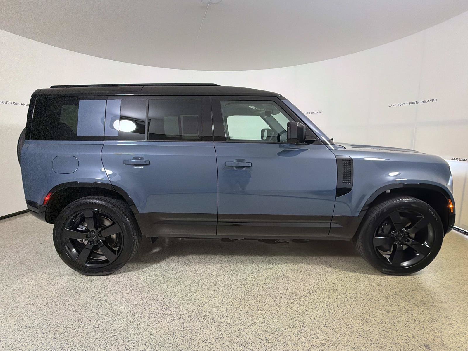 New 2026 Land Rover Defender 110 X-Dynamic SE AWD/4WD image 6