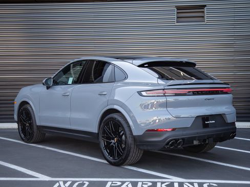 Used 2026 Porsche Cayenne Coupe AWD/4WD image 3