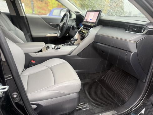 Certified 2023 Toyota Venza XLE image 21