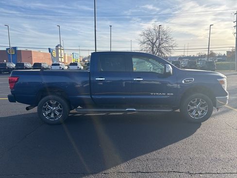 Used 2018 Nissan Titan SL w/ Chrome Package image 4