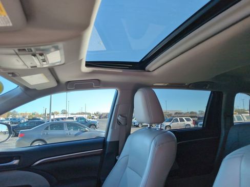 Used 2016 Toyota Highlander Limited image 17