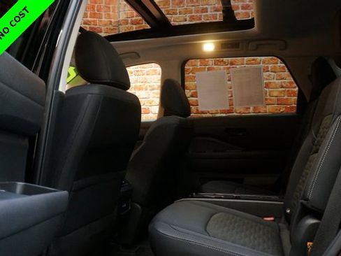 Used 2025 Nissan Pathfinder SV w/ SV Premium Package image 31