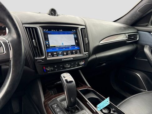 Used 2019 Maserati Levante GranLusso AWD/4WD image 22