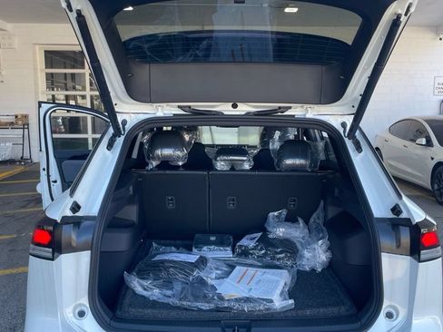 New 2026 Volkswagen Tiguan SE R-Line AWD/4WD image 9