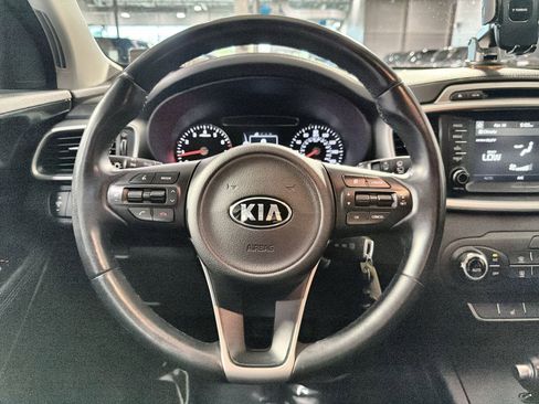 Used 2017 Kia Sorento LX w/ LX Convenience Package image 33