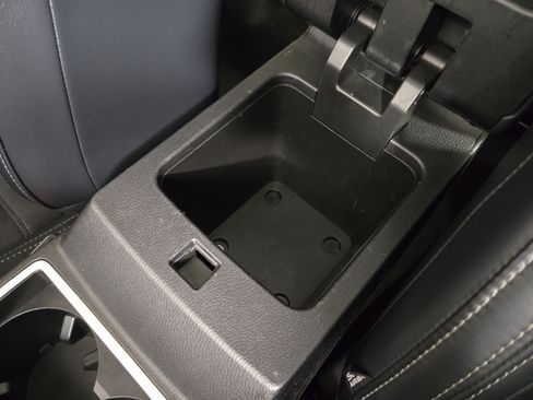 Used 2024 Mitsubishi Outlander FWD image 31