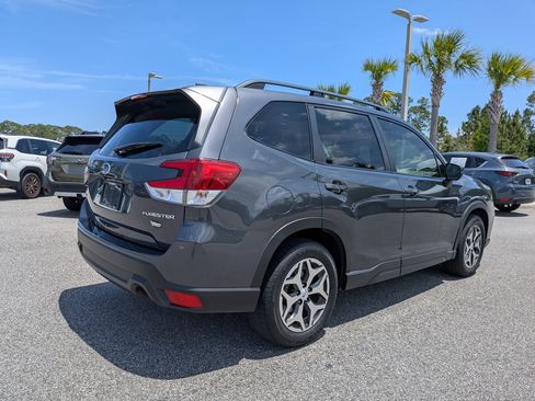 Used 2021 Subaru Forester Premium AWD/4WD image 4